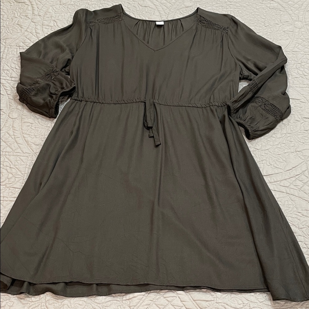 *3 for $10* Old Navy black long Sleeve Dress LP